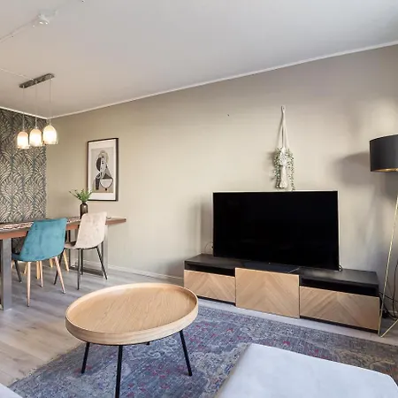 Two Bedroom Close To Kadriorg Park And Center