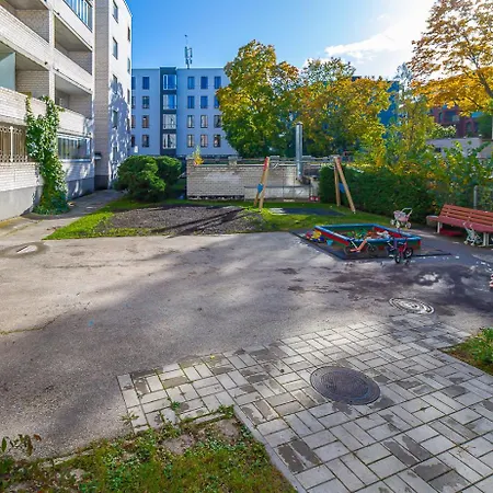 Two Bedroom Close To Kadriorg Park And Center Апартаменты Таллин