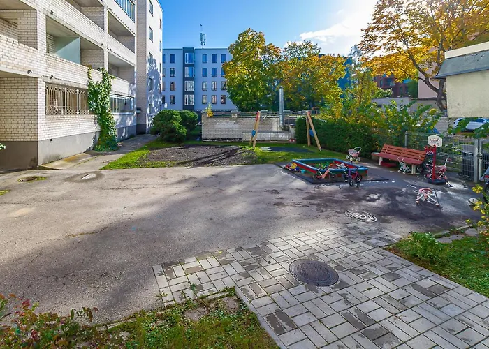 Two Bedroom Close To Kadriorg Park And Center Апартаменты Таллин