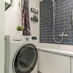 Two Bedroom Close To Kadriorg Park And Center 아파트 *