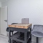 Daire Two-bedroom Near Kadriorg Park & Centre